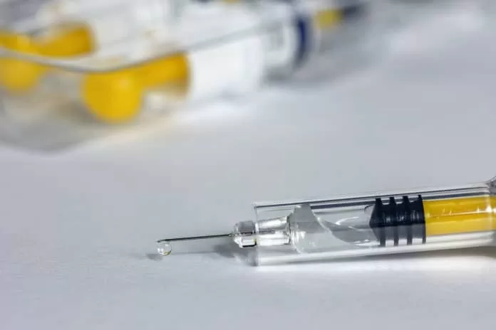 Первое испытание вакцины от COVID-19 на людях показало, что она безопасна и эффективна