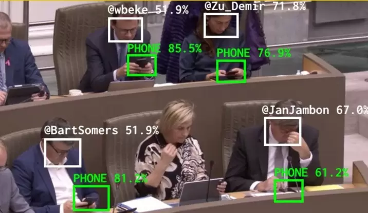 AI отслеживает время